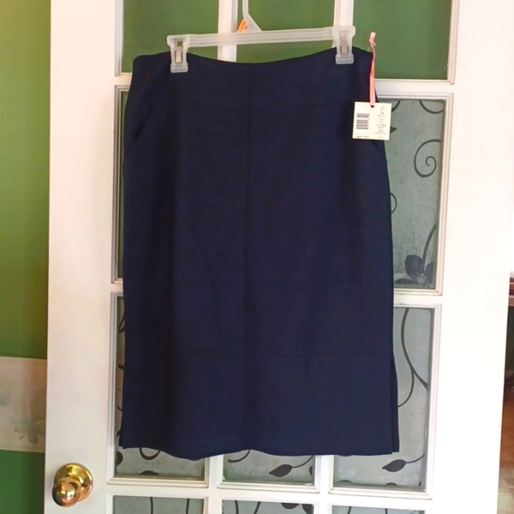 Intuitions skirt women's size large  navy blue New with tags